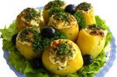 Картопля, фарширована яйцями та бринзою