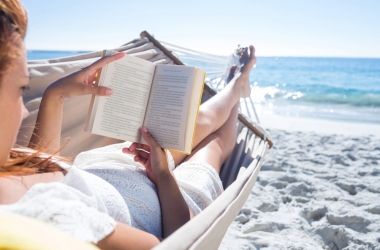 Что почитать: книги о том, как кардинально изменить жизнь, а также о море, любви и путешествиях