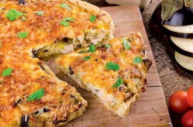 Рецепт быстрого пирога с курицей и баклажанами