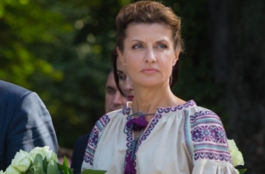 Жена президента Украины Марина Порошенко поразила вышиванкой
