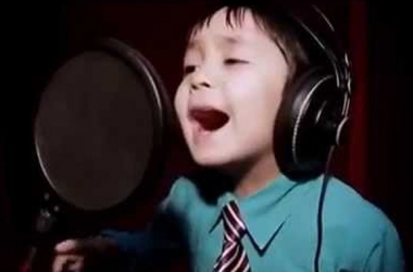 4-летний мальчик исполняет хит Уитни Хьюстон "I Will Always Love You" (видео)