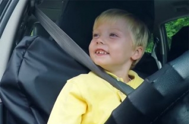 3-летний малыш стал водителем такси: удалось ли ему довезти пассажиров?