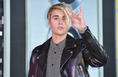 Джастин Бибер снова показал трусы (фото, видео)