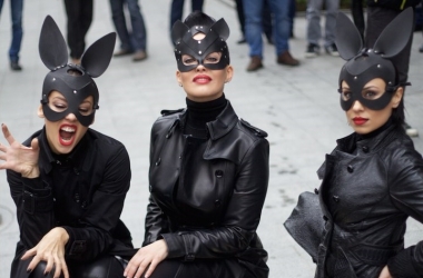 Группа NikitA в БДСМ-масках побывали на открытии "Площади звезд" (фото)