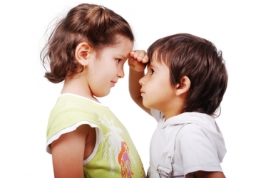 Детская ревность: почему ревнуют младшие дети