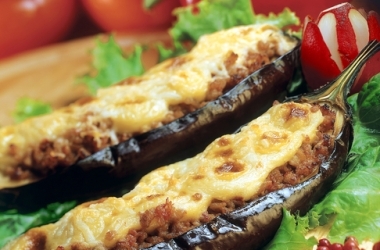 Баклажани фаршировані рубаним м'ясом (рецепт)