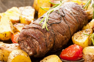 Мясной рулет брачиола
с помидорами
