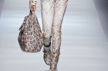 С чем носить модную сумку 'оверсайз': советы стилистов (фото)