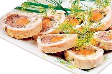 Мясной рулет с овощной начинкой. Рецепт