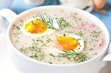 Топ-рецепт: белый борщ с яйцом и укропом