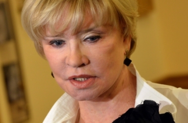 Актриса Віра Алентова стала білявкою та помолодшала (фото)