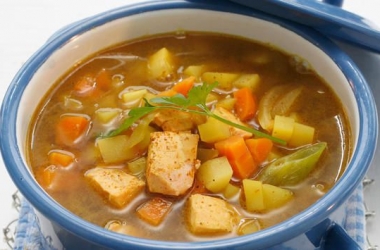 Суп с норвежской семгой, овощами и карри (фото). Рецепт