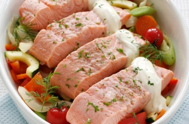 Норвежская семга с овощами, запеченная в духовке