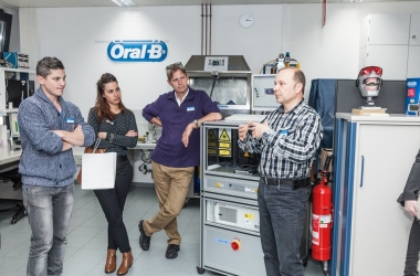 Бренд Oral-B провів екскурсію "за лаштунками" своїх лабораторій