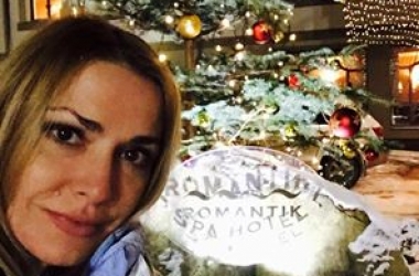 48-річна Ольга Сумська в купальнику оголила фігуру та похвалилася торсом чоловіка