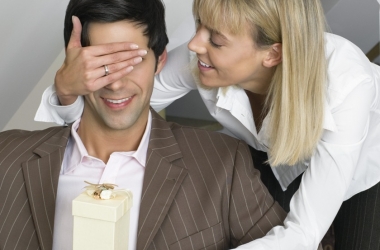 7 оригинальных идей для подарка мужу на 14 февраля: что подарить любимому на День святого Валентина