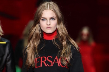 Стильный показ от Versace осень/зима 2015, видео