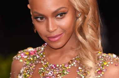 Скандальный наряд Бейонсе на MET Gala 2015: выпускницам не смотреть!