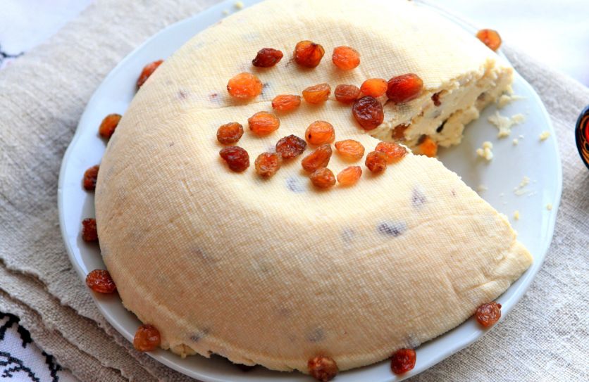 Простая творожная пасха с изюмом