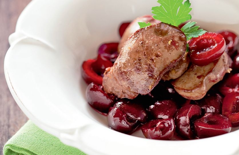 Куриная печень в ягодном соусе