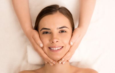 Что нужно знать о классическом массаже для лица, чтобы предотвратить морщины