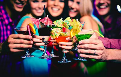 5 коктейлей с шампанским, которые стоит попробовать в новогоднюю ночь