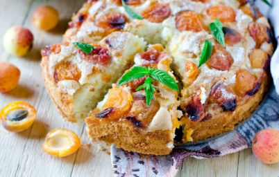 шарлотка с абрикосами