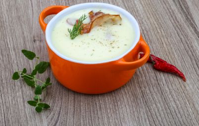 Крем-суп з цвітної капусти, беконом та горгонзолою