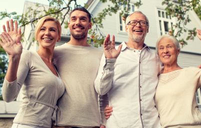 Как удержать на карантине пожилых людей