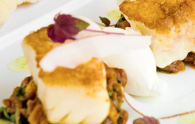 Запеченная сочная рыба на овощной подушке