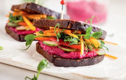 Сэндвич с паштетом из свеклы