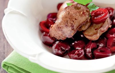 Куриная печень в ягодном соусе