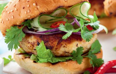 Бургер с котлетой гриль из свиного фарша