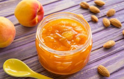 Абрикосовое варенье с миндалем