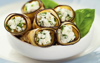 Рулетики из баклажанов с творогом и грецкими орехами
