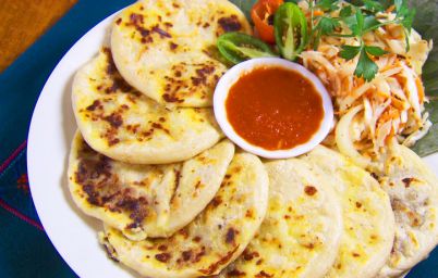 Пупусы со свининой и квашеной капустой