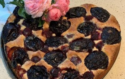 Пирог со сливами