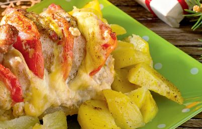 Мясо с сыром и помидорами