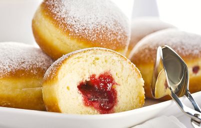 Нежные пончики с вишнями