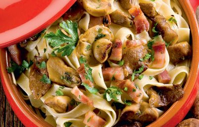 Тальятелле карбонара с лесными грибами