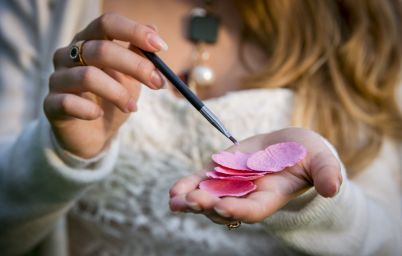 Как правильно наносить румяна