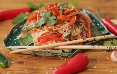 Фунчоза с рыбой и овощами