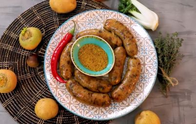 Картофельные колбаски с беконом и грибами