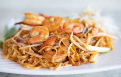 Японская лапша с креветками и грибами