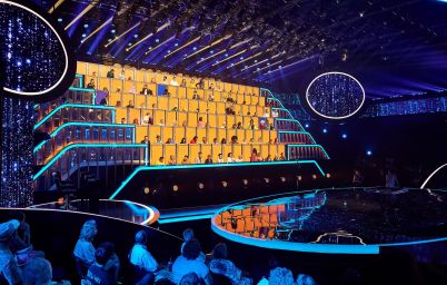 Співають всі