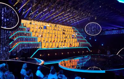 Співають всі