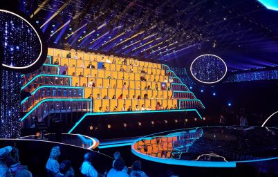 Співають всі