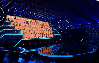 Співають всі