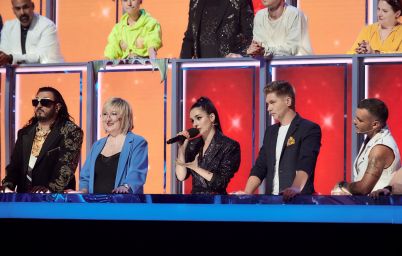 Співають всі