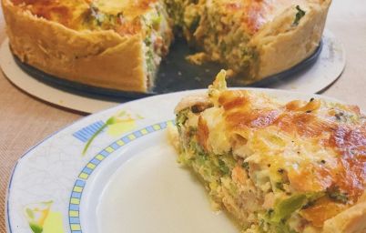 Киш с лососем и брокколи